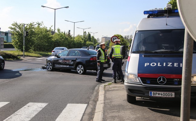 Lngerer Stau im Abendverkehr durch Kreuzungscrash in Wels