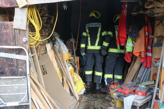 Brand in einem Hausanbau in Aichkirchen sorgte f�r Einsatz zweier Feuerwehren