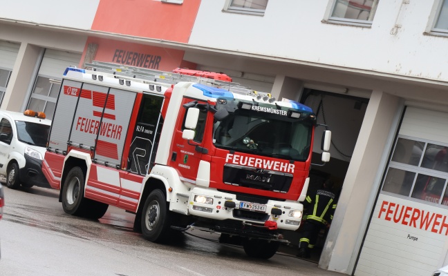 Drei Feuerwehren zu Brand bei einem Unternehmen in Kremsm�nster alarmiert