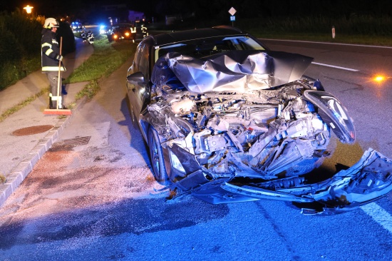 Heftiger Auffahrunfall auf Innviertler Stra�e bei Krenglbach endet glimpflich