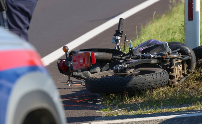 Kollision zwischen PKW und Moped auf Pyhrnpass Stra�e in Schlierbach