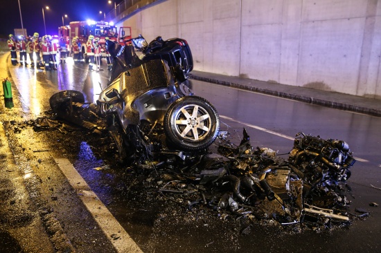 43-jähriger PKW-Lenker nach schwerem Verkehrsunfall auf der Kremstal Straße verstorben