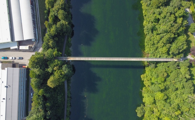 Personenrettung: Badeg�ste und Wassersportler retten in Gmunden leblose Frau (81) aus der Traun