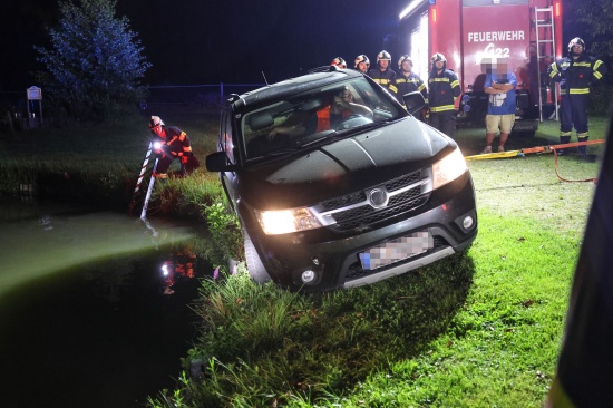 Pichl bei Wels: Auto drohte in einen Fischteich zu st�rzen