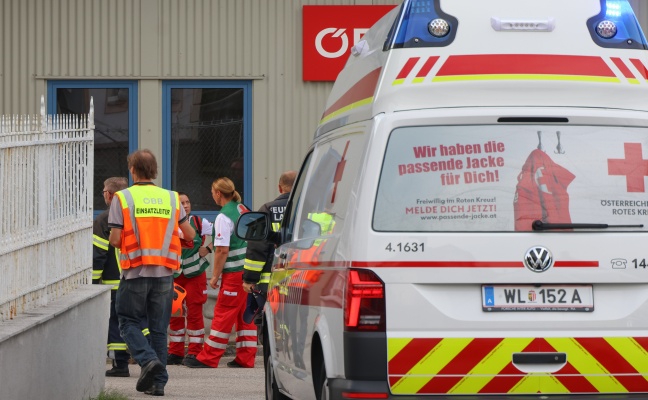 T�dliches Ereignis: Person im Bahnhofsbereich in Lambach von Zug erfasst