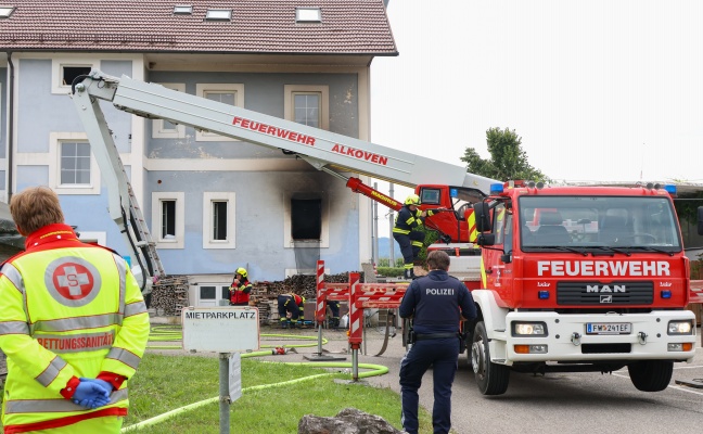 Zimmerbrand in einem Wohn- und B�rogeb�ude in Alkoven erfordert Einsatz zweier Feuerwehren
