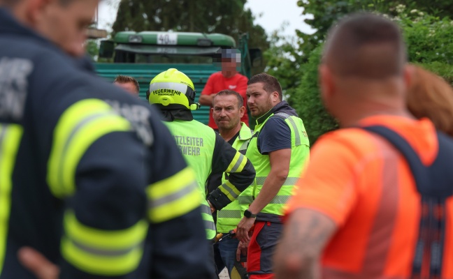 Gasaustritt: Gasleitung bei Baggerarbeiten auf einem Grundst�ck in Grieskirchen besch�digt