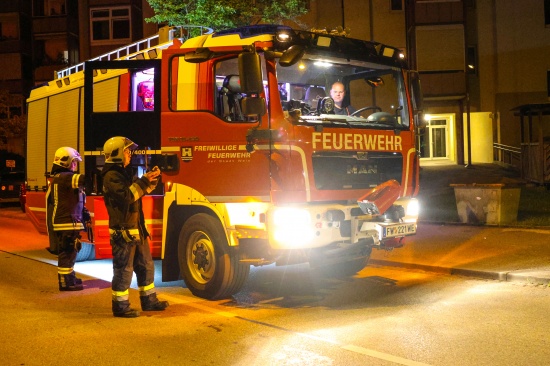Rauchender Boiler: Einsatzkr�fte der Feuerwehr zu Brandverdacht in Wels-Vogelweide alarmiert