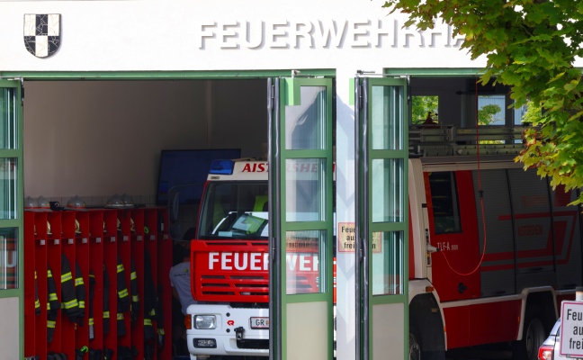 Rasenm�hertraktor umgest�rzt: Einsatzkr�fte zu Personenrettung nach Aistersheim alarmiert