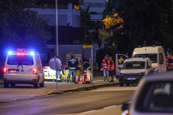 Linz: Feuerwehreinsatz, Stromausfall und Stra�ensperre nach Schaden an einer Mittelspannungsleitung