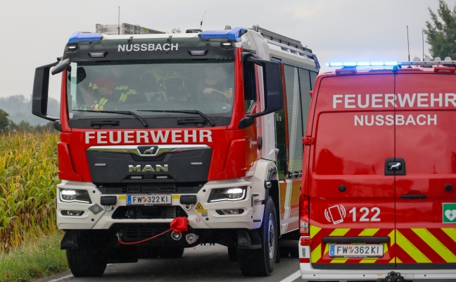 Einsatzkr�fte zu Personenrettung nach Kollision zweier Fahrzeuge bei Nu�bach alarmiert