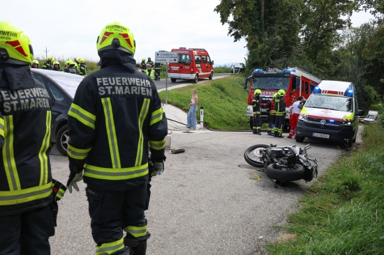 Personenrettung: Motorradlenker nach schwerem Verkehrsunfall mit PKW bei St. Marien eingeklemmt