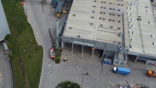 Brand bei Entsorgungsunternehmen in Wels-Schafwiesen f�hrte zu Einsatz zweier Feuerwehren