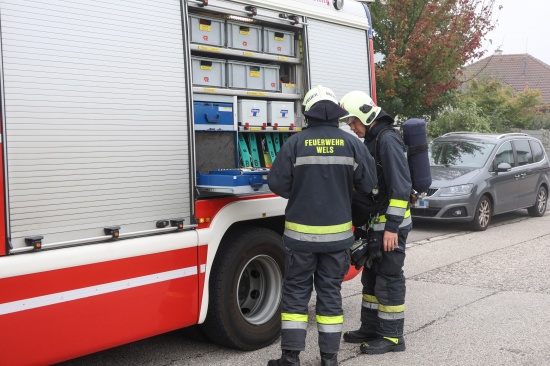 Brandverdacht: Defekte Leuchte sorgte f�r Einsatz der Feuerwehr in einem Wohnhaus in Wels-Puchberg