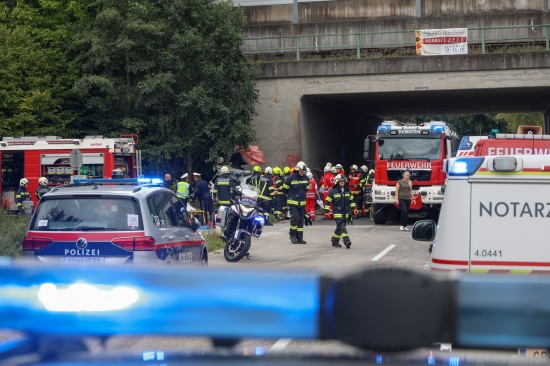 T�dlicher Verkehrsunfall: Auto in Kematen am Innbach frontal gegen Unterf�hrung gekracht