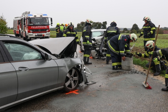 Frontalcrash in Wei�kirchen an der Traun fordert mehrere teils Schwerverletzte