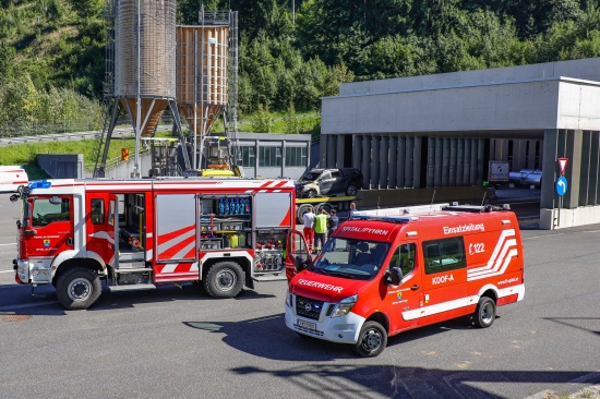 Brand im Bosrucktunnel: Gr��erer Einsatz der Feuerwehren auf Pyhrnautobahn bei Spital am Pyhrn