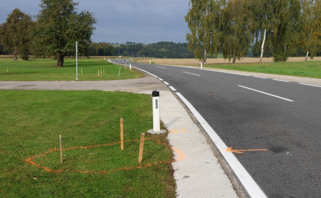 T�dlicher Crash: Mopedlenkerin (15) stirbt bei Frontalkollision mit PKW in Waizenkirchen