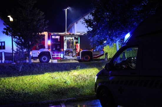 Mit Feuerl�schern einged�mmt: Gemeldeter Wohnhausbrand in Sattledt beschr�nkte sich auf M�lltonnen