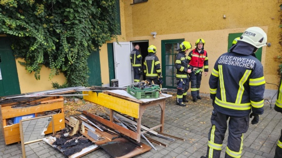 Feuerwehr bei Kleinbrand in einem Lagerraum in Grieskirchen im Einsatz