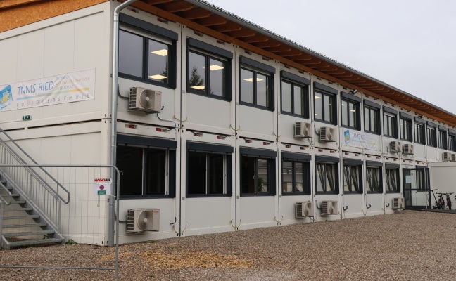 Brand eines Heizk�rpers im Containerkomplex einer Mittelschule in Ried im Innkreis