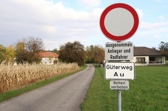 Drei teils Schwerverletzte nach Gasaustritt in einem Keller eines Geb�udes in Bad Wimsbach-Neydharting