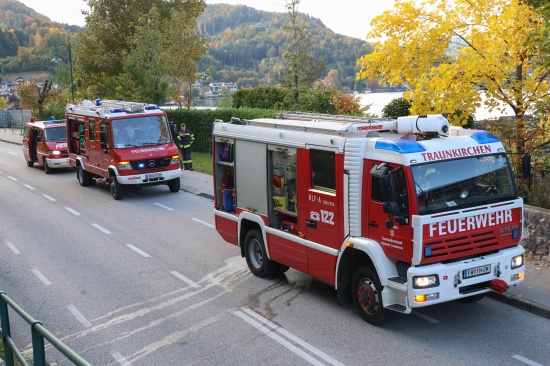L�scharbeiten mit Seeblick: Feuerwehr bei Brand im Ortszentrum von Traunkirchen im Einsatz