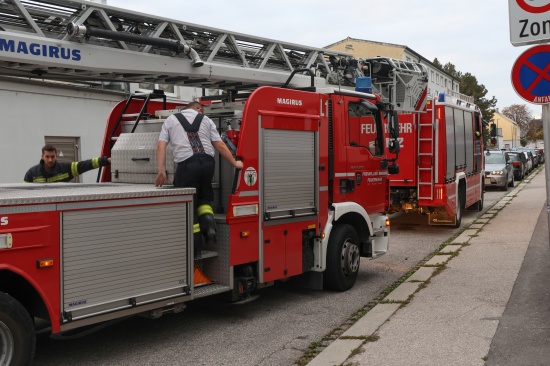 Person drohte abzust�rzen: Feuerwehr zu Personenrettung nach Wels-Neustadt alarmiert