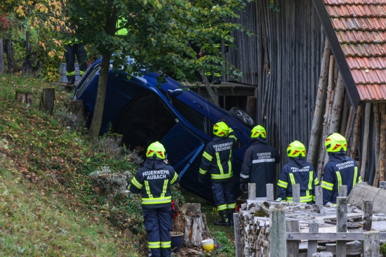 Personenrettung: Frau in Eschenau im Hausruckkreis unter abgest�rztem Auto eingeklemmt