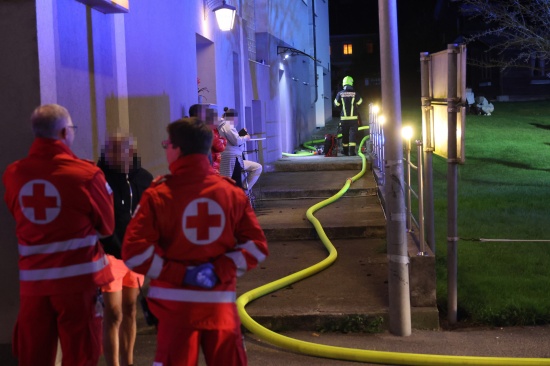Einsatz zweier Feuerwehren bei Wohngeb�ude und Gastrolokal im Ortszentrum von Neuhofen an der Krems
