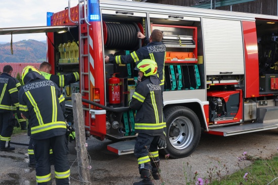 Nach Fl�mmarbeiten: Brand im Dachbereich eines Geb�udes in Schlierbach schnell unter Kontrolle