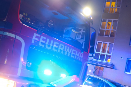 Knall und Gasgeruch gemeldet: Feuerwehr und Energieversorger in Wels-Lichtenegg im Einsatz