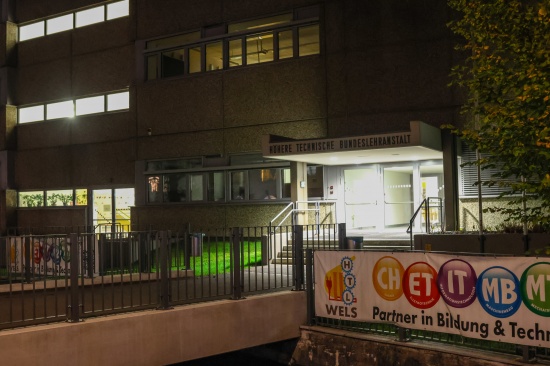 Bombendrohung: Schule in Wels-Innenstadt nach E-Mail-Drohung ger�umt und polizeilich durchsucht