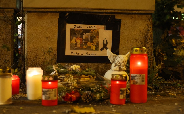 T�dlicher Verkehrsunfall: Fu�g�ngerin (19) nach Kollision mit PKW in Leonding im Klinikum verstorben