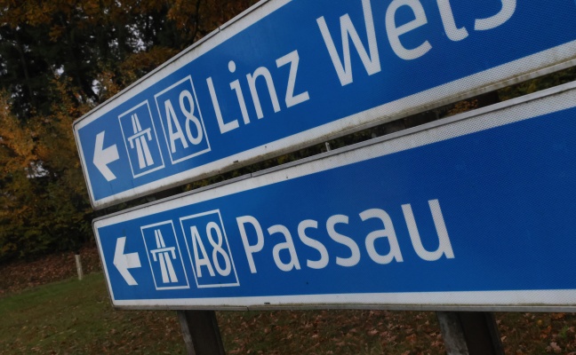 Gestoppt: Geisterfahrerin (85) auf Innkreisautobahn durchbrach Stra�ensperre der Polizei