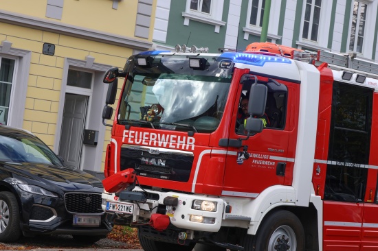 Feuerwehr bei Kontrolle nach K�chenbrand in einem Wohngeb�ude in Wels-Lichtenegg im Einsatz
