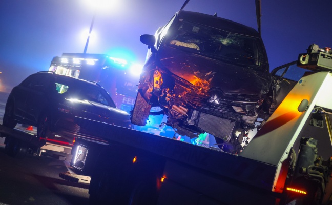 Schwerer Verkehrsunfall mit drei beteiligten Autos auf Steyrer Stra�e bei Kronstorf