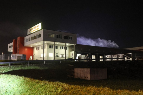 Einsatzkr�fte zu Brand bei einem Logistikunternehmen in Eberstalzell alarmiert