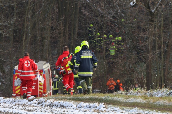 Personenrettung: Rettung einer verletzten Person aus unwegsamem Waldst�ck in Sipbachzell