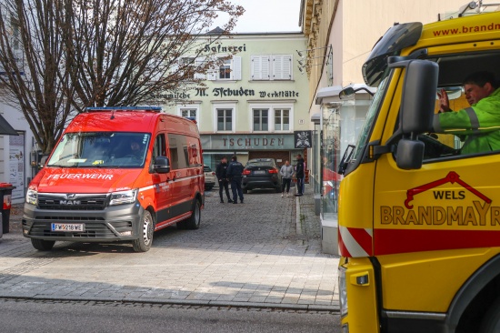 Dreister Falschparker in Wels-Innenstadt besch�ftigte Feuerwehr, Polizei und Abschleppdienst