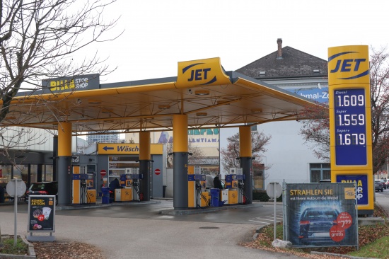 Messer als Waffe: Raub�berfall auf Tankstelle in Linz-Bulgariplatz