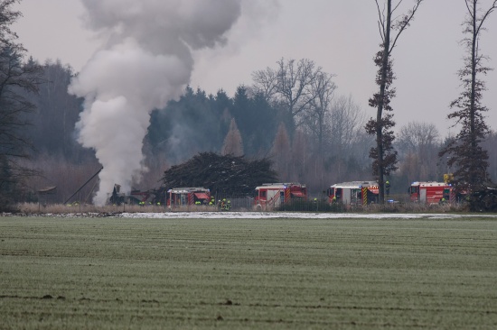 Vier Feuerwehren bei Brand einer Holzhackmaschine in Allhaming im Einsatz