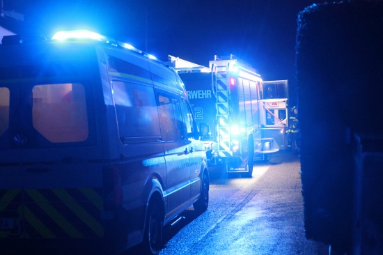 Personenrettung: Einsatz nach bef�rchtetem CO-Austritt im Keller eines Wohnhauses in Pucking