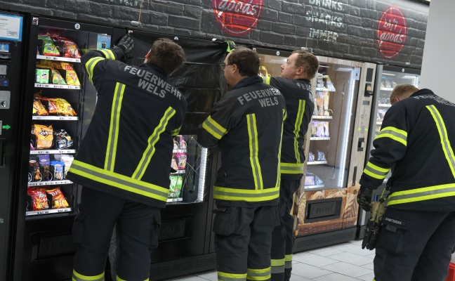 Kaputter Snackautomat in Automatenlokal in Wels-Innenstadt sorgte f�r Einsatz der Feuerwehr