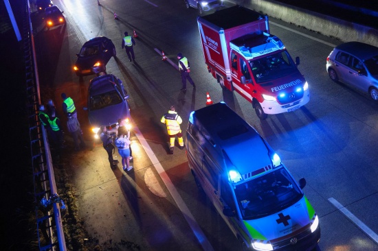 Einsatzkr�fte nach Verkehrsunfall auf Westautobahn bei Eggendorf im Traunkreis im Einsatz
