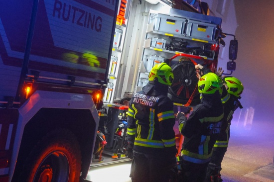 K�chenbrand in einem Wohngeb�ude in H�rsching fordert zwei Verletzte