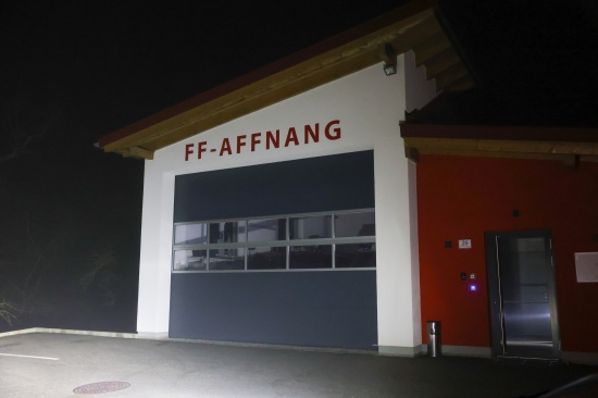 Einsatzkr�fte dreier Feuerwehren zu Personenrettung nach Verkehrsunfall in Gaspoltshofen alarmiert