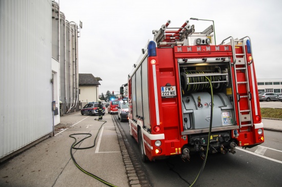Feuerwehreinsatz: Gemeldete Rauchentwicklung unter Trafostation bei Unternehmen in Wels-Vogelweide