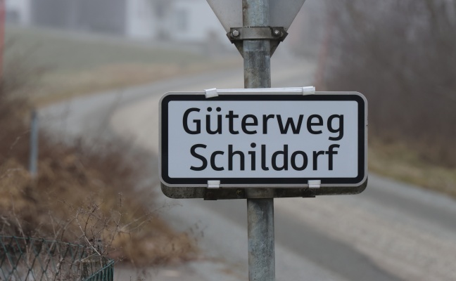 Einsatzkr�fte zur Rettung einer Person in misslicher Lage in Kallham alarmiert