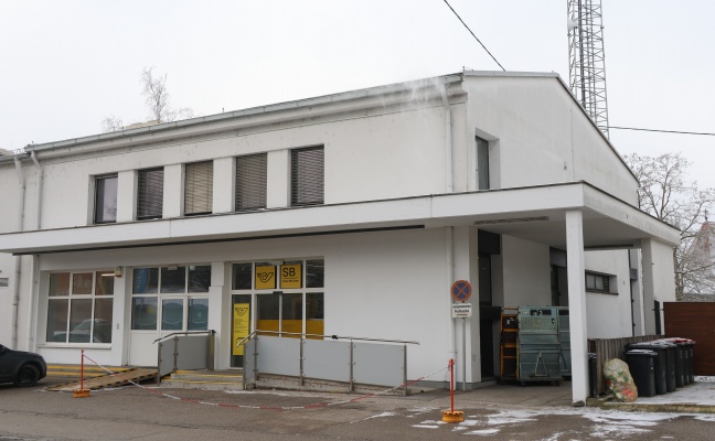 Feuerwehr kurzzeitig nach Brandverdacht bei einem Postgeb�ude in Marchtrenk im Einsatz